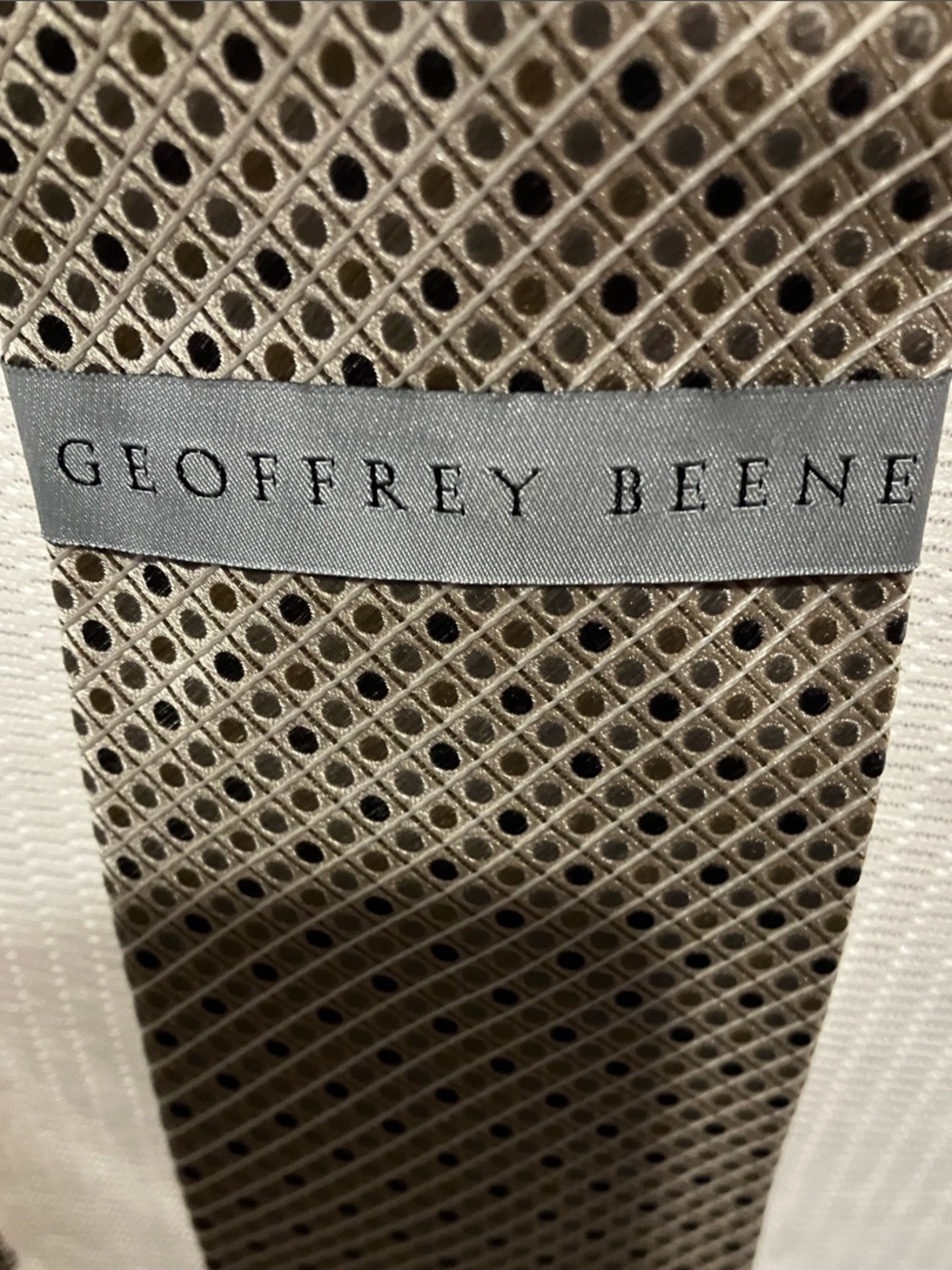 Geoffrey Beene Silver Taupe Geometric Silk Necktie - Picture 2 of 7